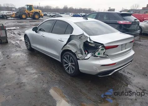 2022 Volvo S60 B5 Momentum z USA, uszkodzony, nr VIN 7JRL12TZ9NG162712